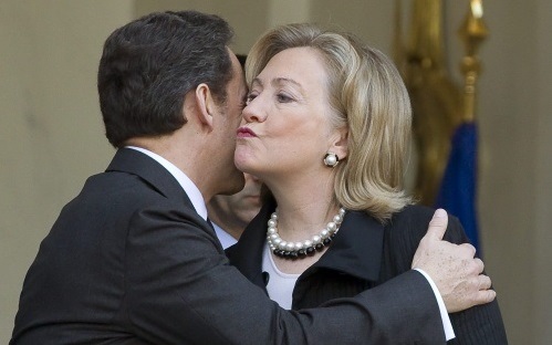 Nicolas Sarkozy et Hillary Clinton. D. R.